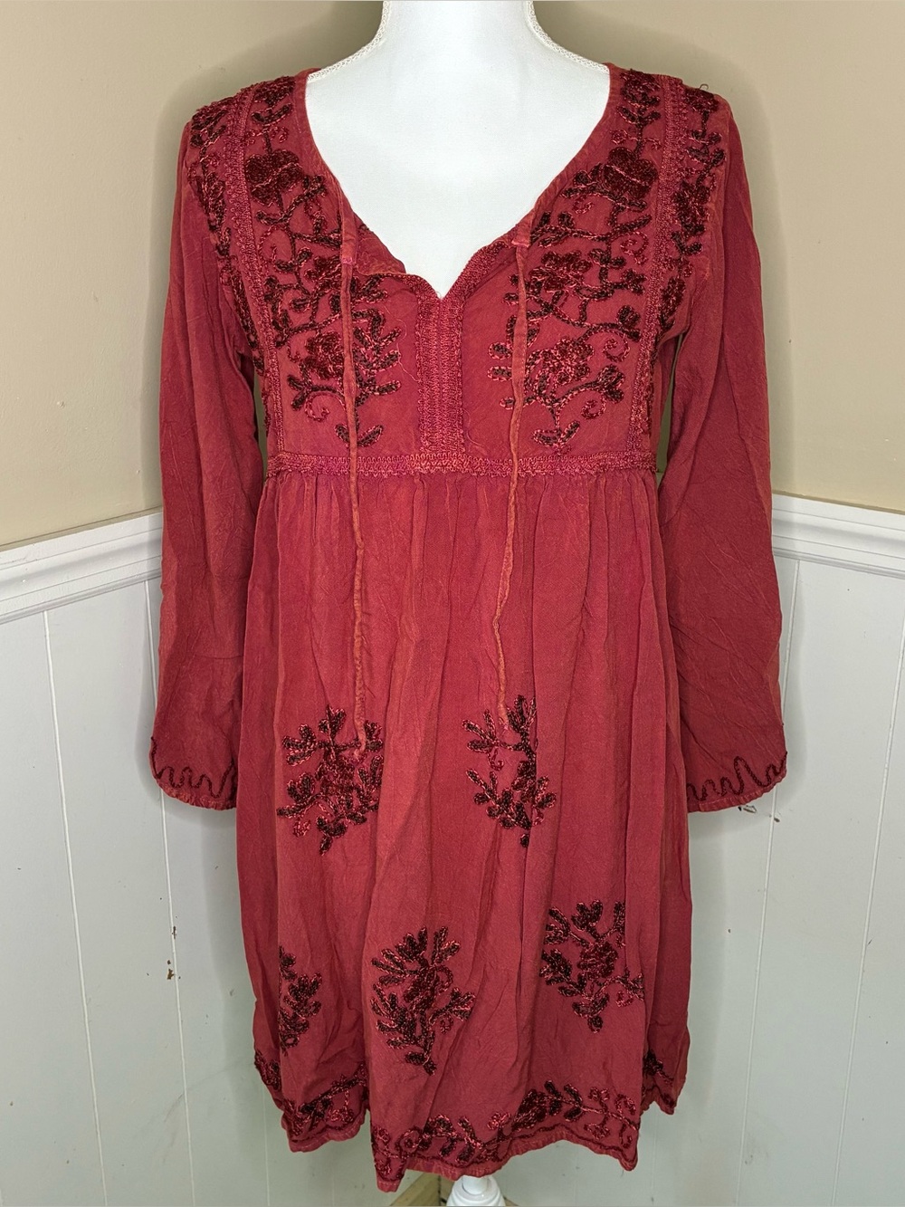 Amanda’s Collection Vintage 90s Embroidered Rayon Dress | Medium